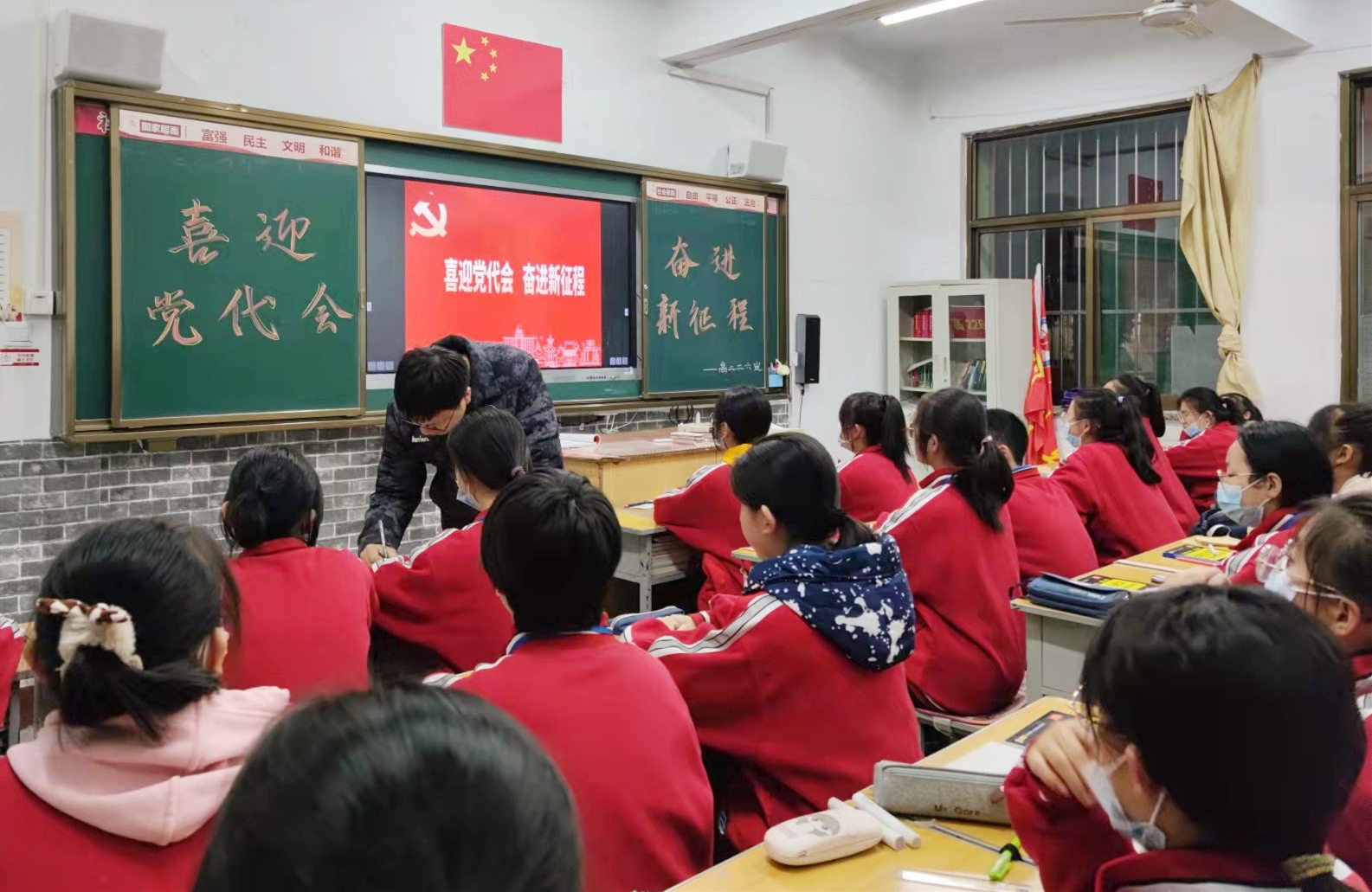 我校师生认真学习山西省第十二次党代会精神（2021-12-8）